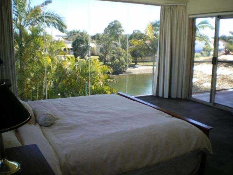 6 Gibraltar Drive, Isle Of Capri QLD 4217