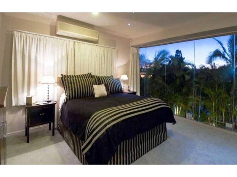 6 Gibraltar Drive, Isle Of Capri QLD 4217