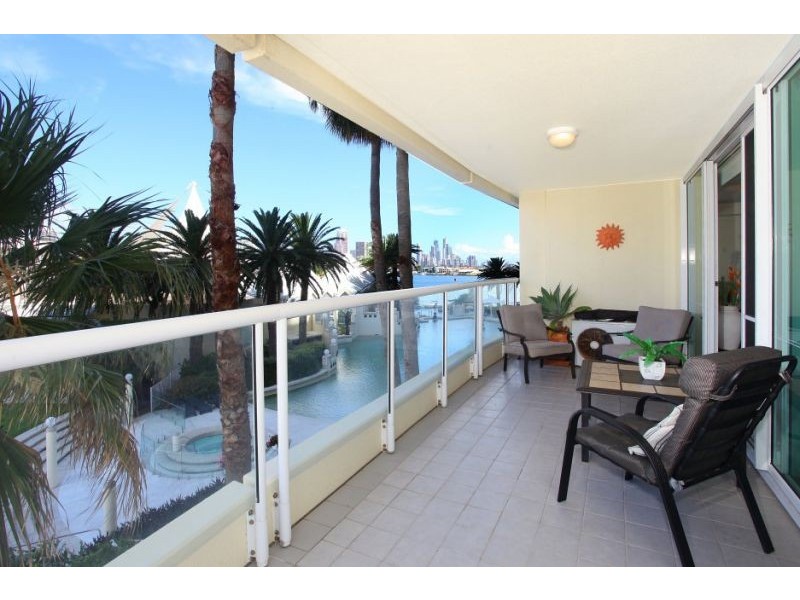 75 Brighton Parade, Southport QLD 4215