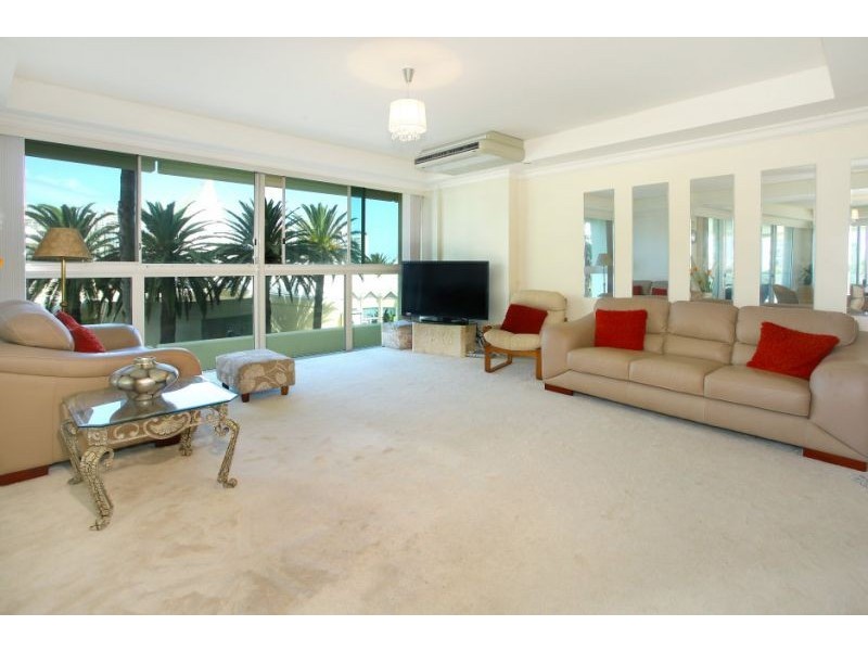 75 Brighton Parade, Southport QLD 4215