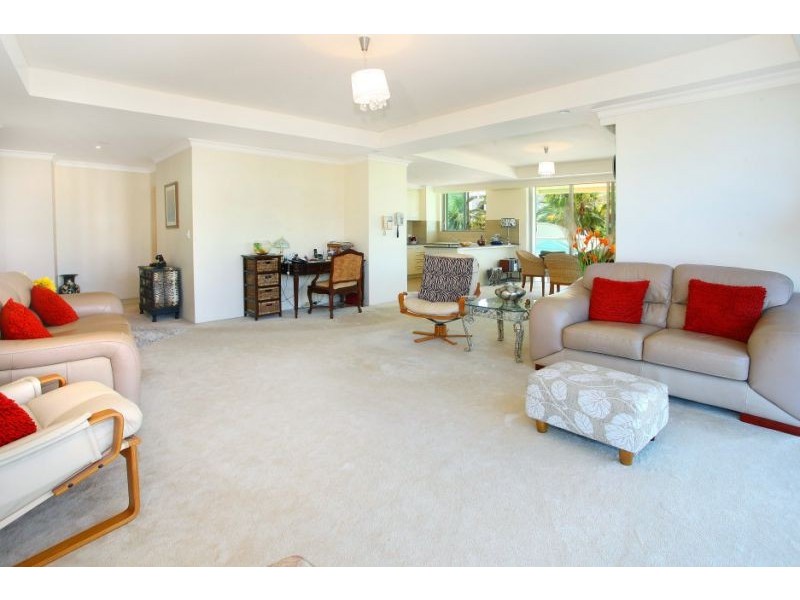 75 Brighton Parade, Southport QLD 4215