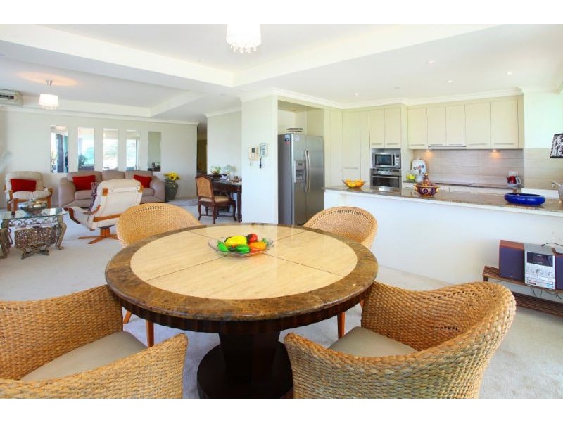 75 Brighton Parade, Southport QLD 4215