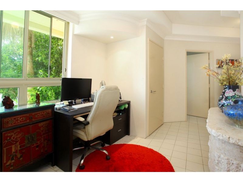 75 Brighton Parade, Southport QLD 4215