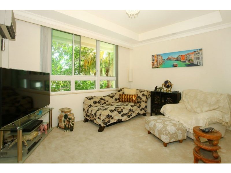 75 Brighton Parade, Southport QLD 4215