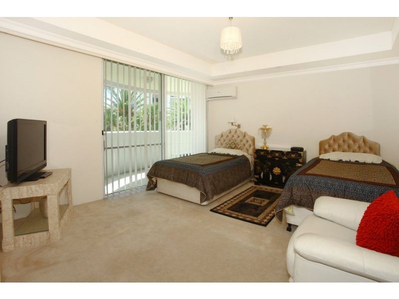 75 Brighton Parade, Southport QLD 4215