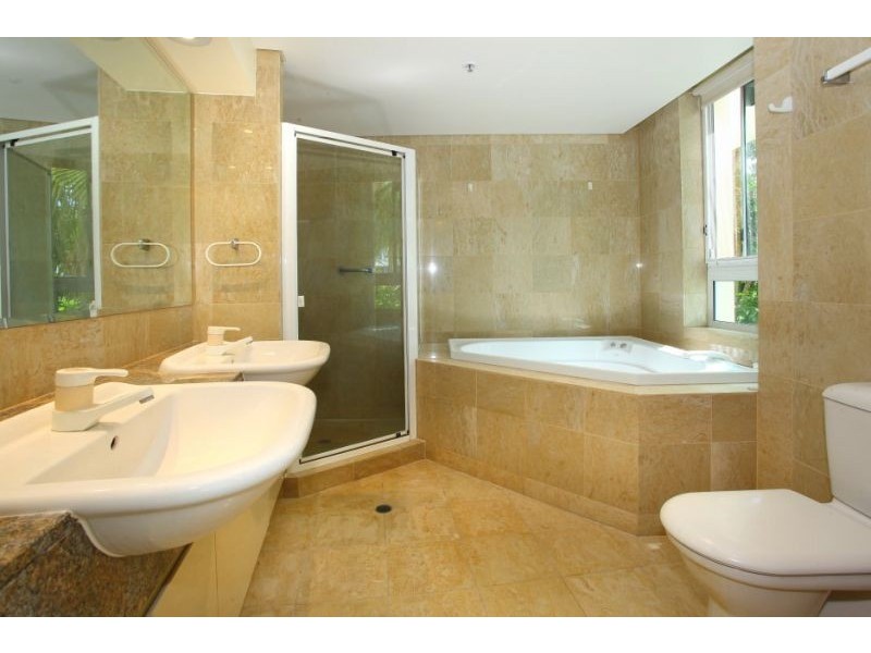 75 Brighton Parade, Southport QLD 4215