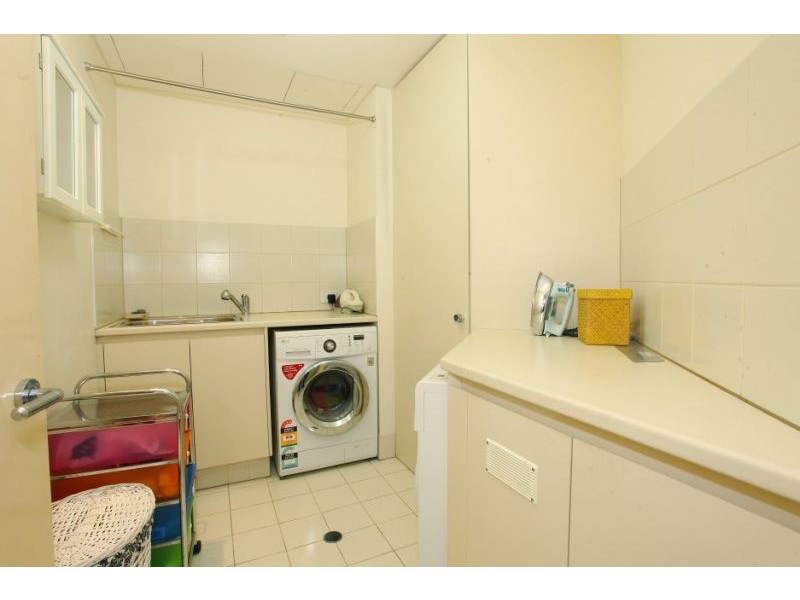 75 Brighton Parade, Southport QLD 4215