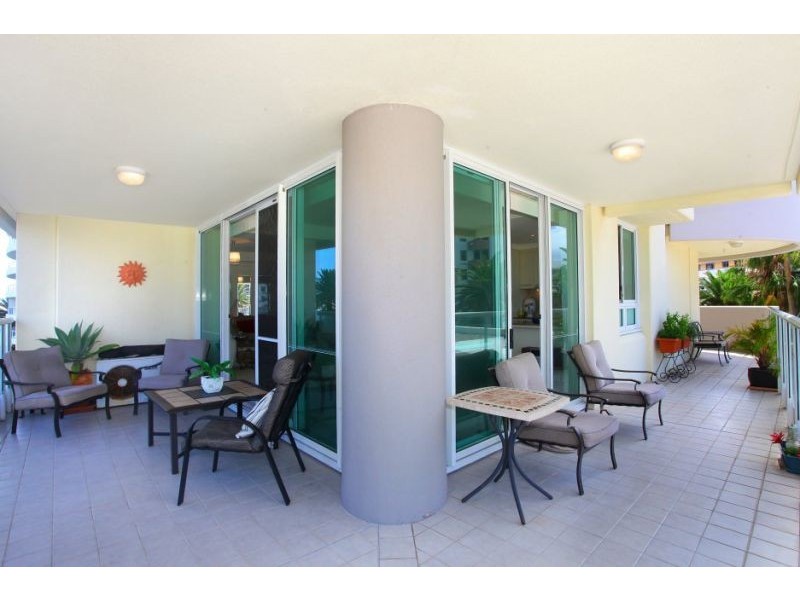 75 Brighton Parade, Southport QLD 4215