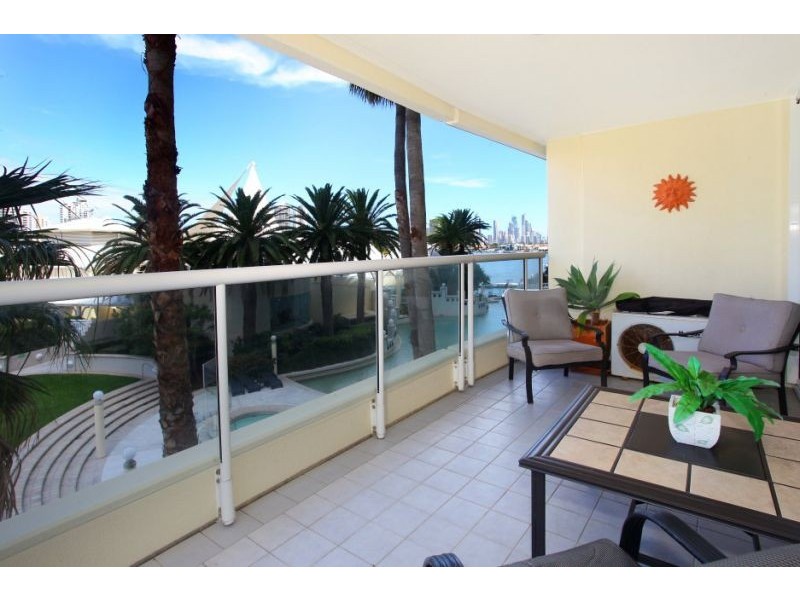 75 Brighton Parade, Southport QLD 4215