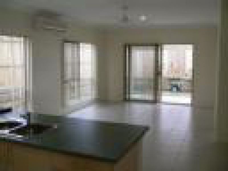 6 Creekside Dve, Springfield Lakes QLD 4300