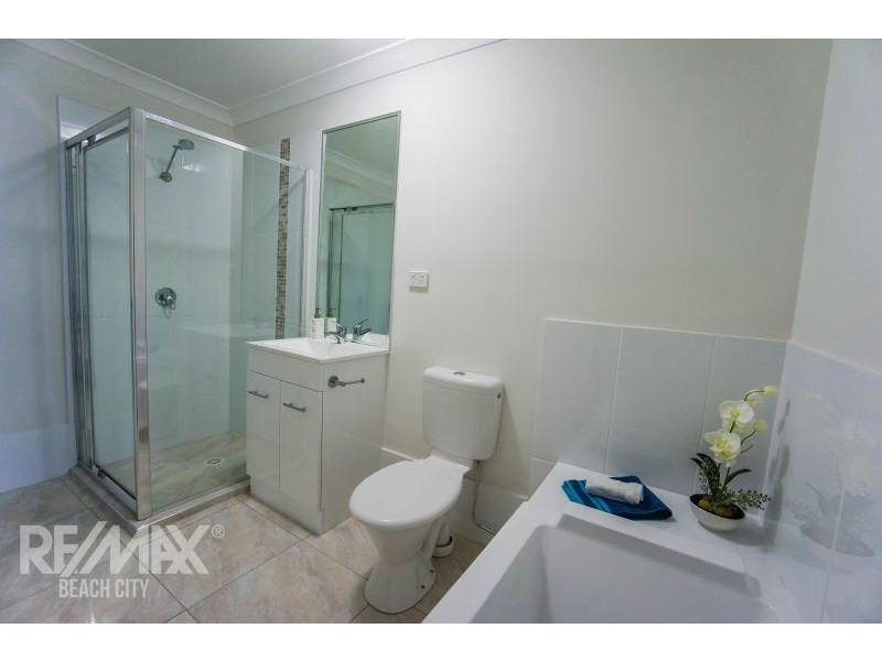 11 Ainslie Street, Pacific Pines QLD 4211