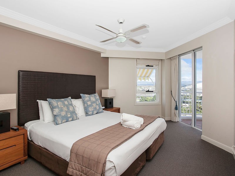 1712/90 Surf Parade (The Phoenician East Tower), Broadbeach QLD 4218