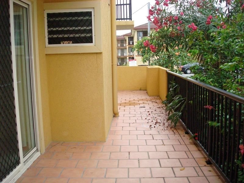 2/37 Sunbrite, Mermaid Beach QLD 4218