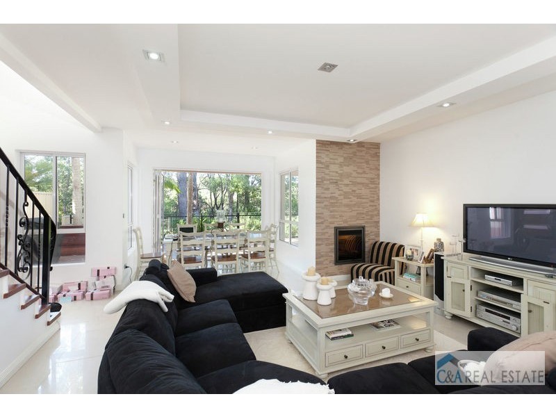 4/23 Andromeda Parade, Robina QLD 4226