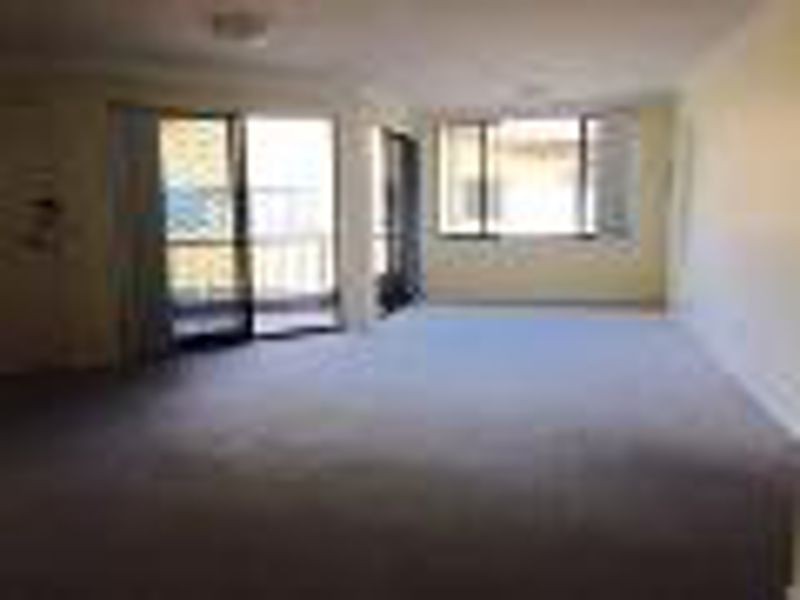 12 8 Queensland Ave, Broadbeach QLD 4218