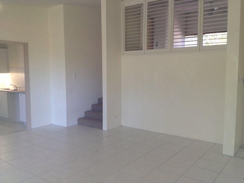 11/26 Holland Court, Broadbeach QLD 4218