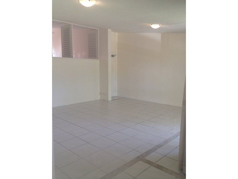 11/26 Holland Court, Broadbeach QLD 4218