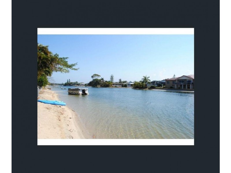 40 Avanti Ave, Broadbeach QLD 4218