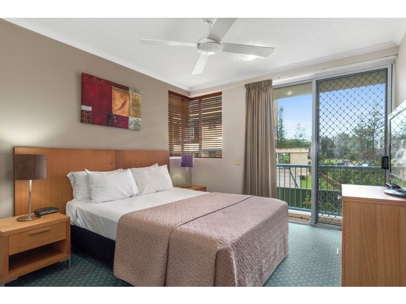 18/10 Alexandra Avenue, Mermaid Beach QLD 4218