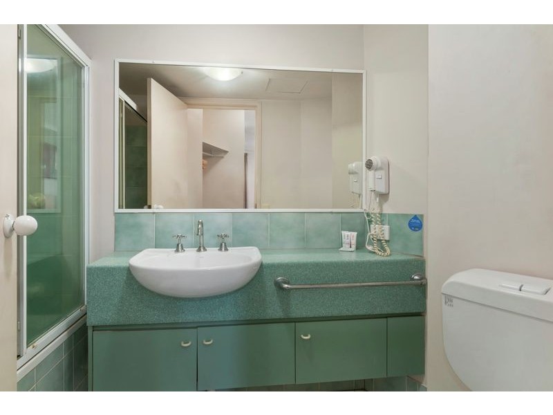 18/10 Alexandra Avenue, Mermaid Beach QLD 4218