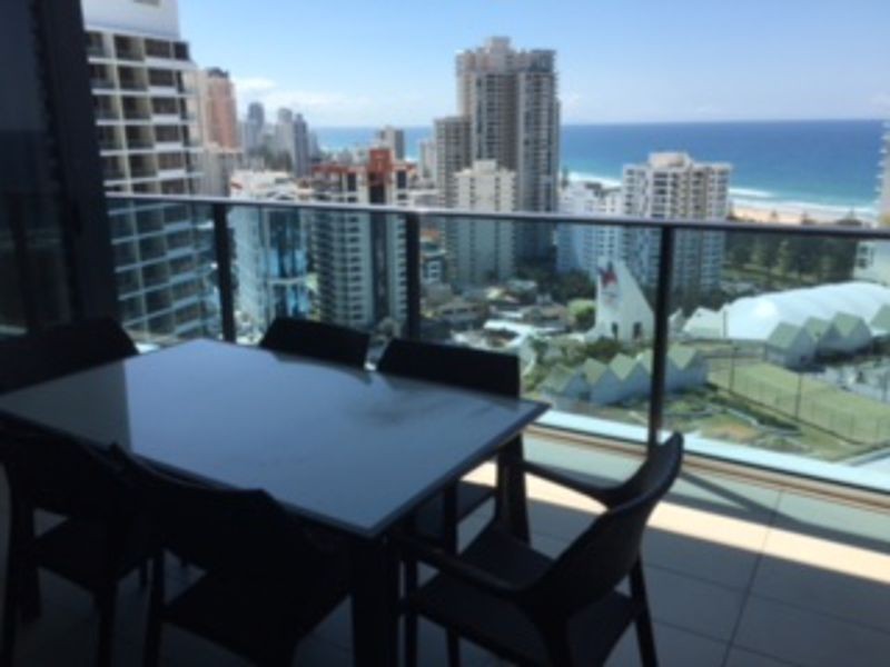 21 Elizabeth Ave, Broadbeach QLD 4218