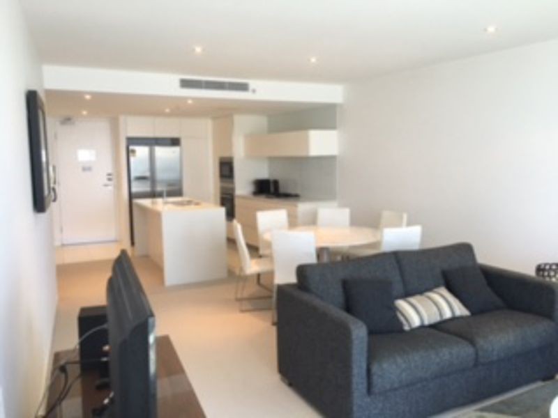 21 Elizabeth Ave, Broadbeach QLD 4218