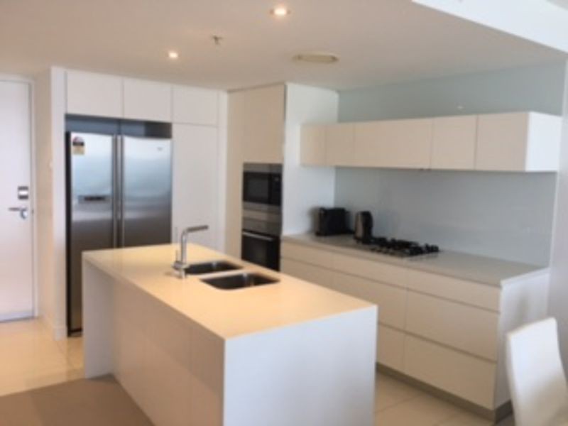 21 Elizabeth Ave, Broadbeach QLD 4218