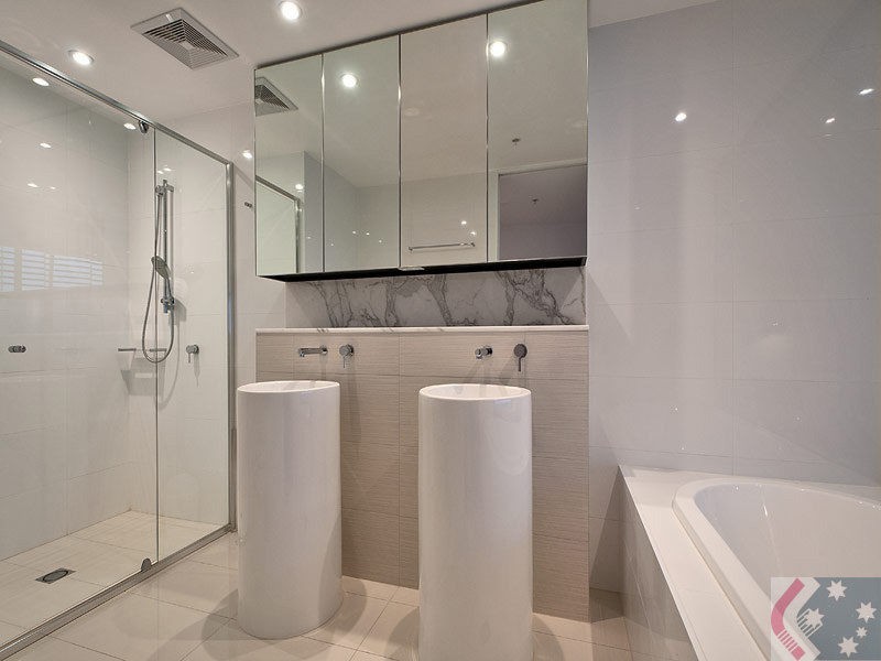 22904 Oracle 21 Elizabeth Avenue, Broadbeach QLD 4218