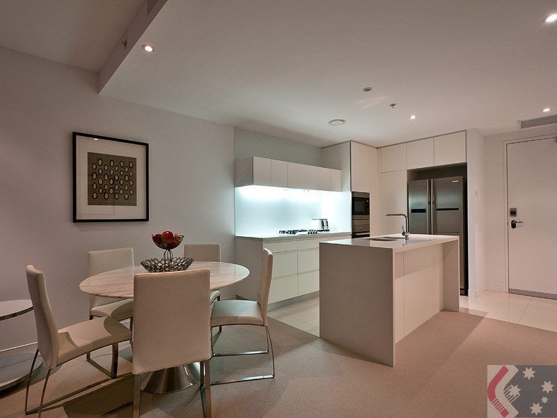 22904 Oracle 21 Elizabeth Avenue, Broadbeach QLD 4218
