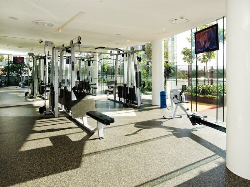 22904 Oracle 21 Elizabeth Avenue, Broadbeach QLD 4218