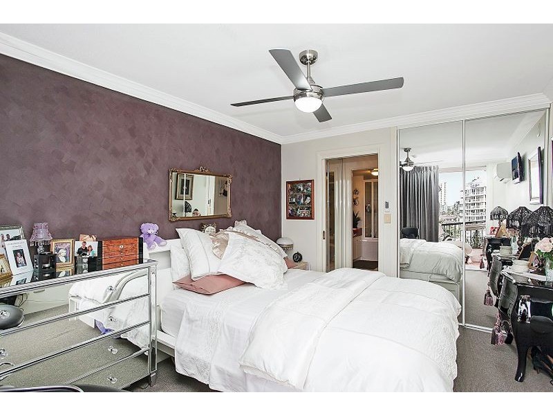 807/9 BEACH PARADE, Surfers Paradise QLD 4217