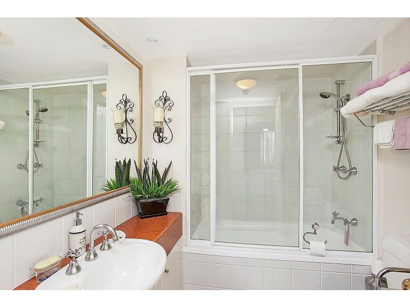 807/9 BEACH PARADE, Surfers Paradise QLD 4217