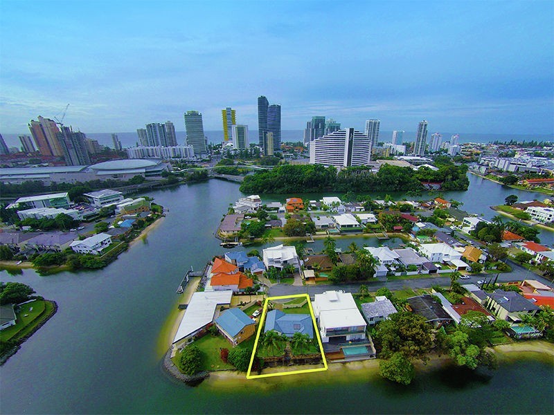 11 Lotus Key, Broadbeach Waters QLD 4218
