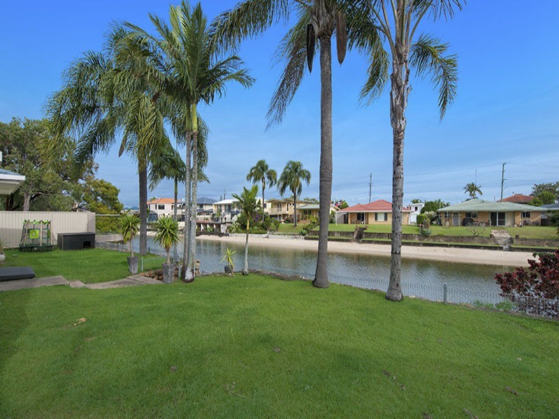 11 Lotus Key, Broadbeach Waters QLD 4218