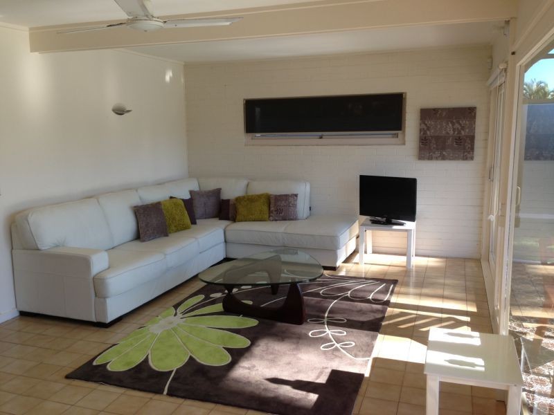 2 Amalfi Drive, Isle Of Capri QLD 4217