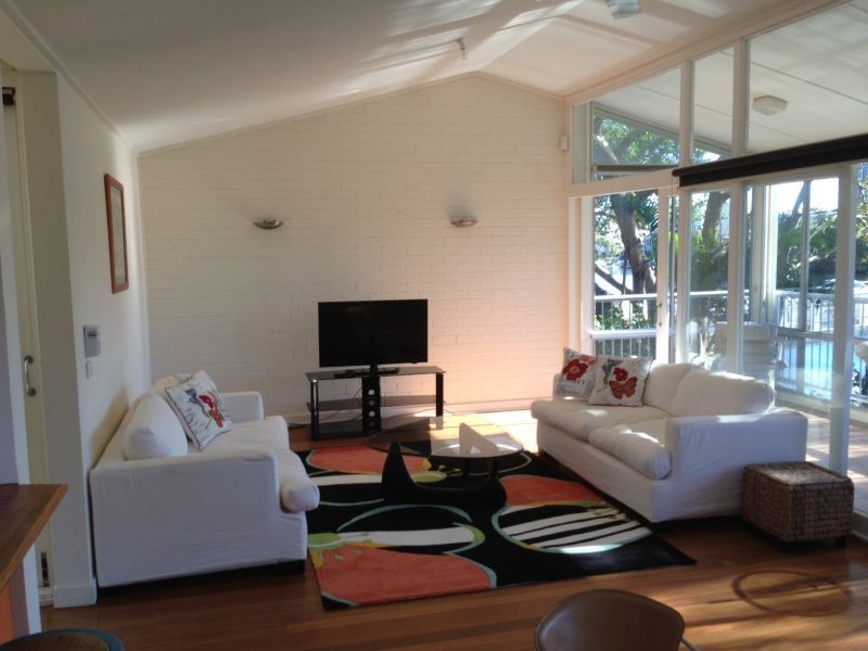 2 Amalfi Drive, Isle Of Capri QLD 4217