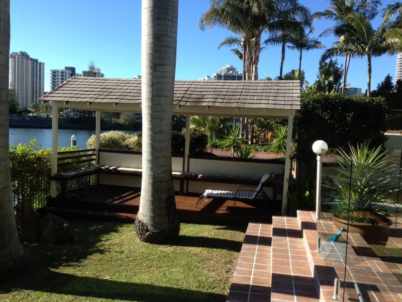 2 Amalfi Drive, Isle Of Capri QLD 4217