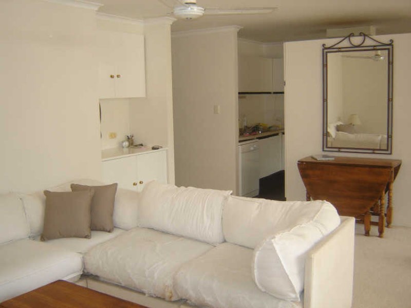 9/111 Rio Vista Boulevard, Broadbeach Waters QLD 4218