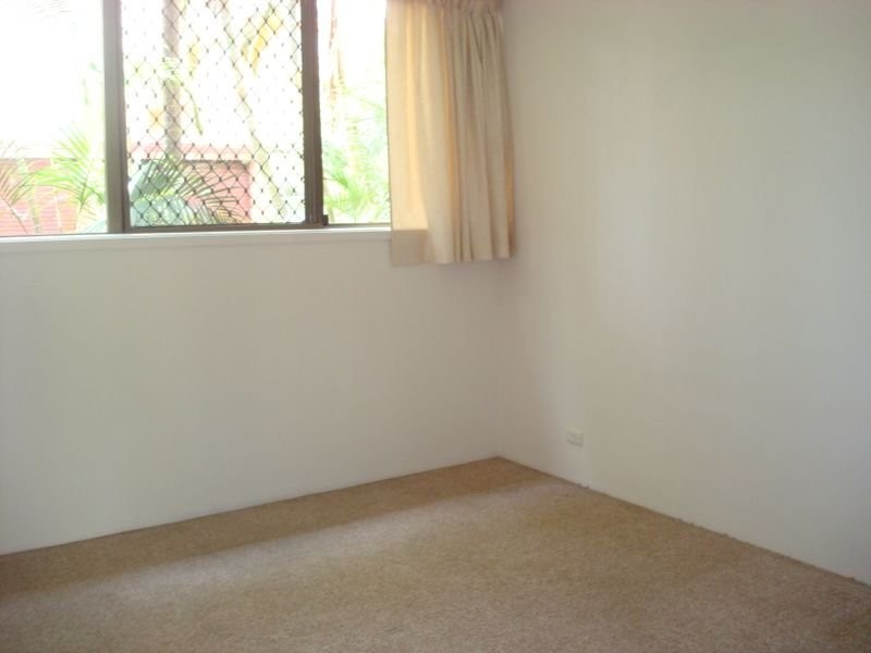 2/16 Britannia Avenue, Broadbeach QLD 4218