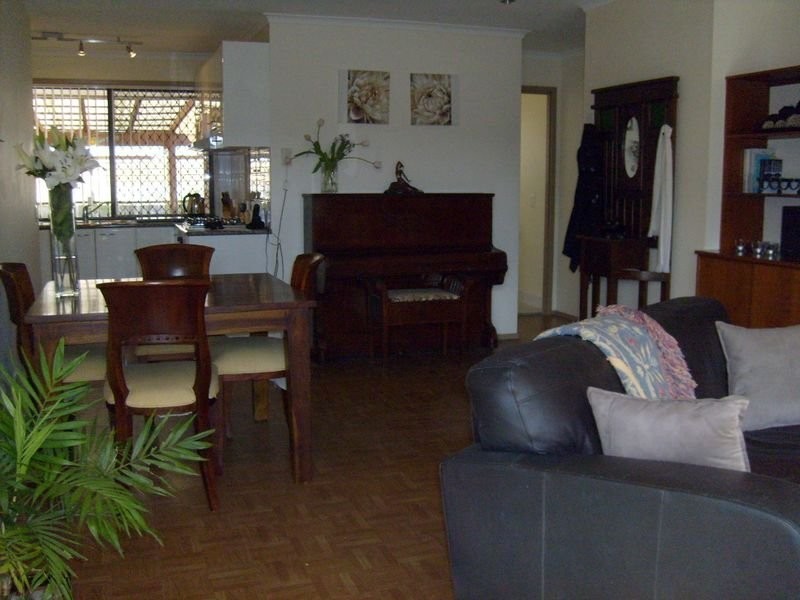 1/165 Olsen Avenue, Labrador QLD 4215