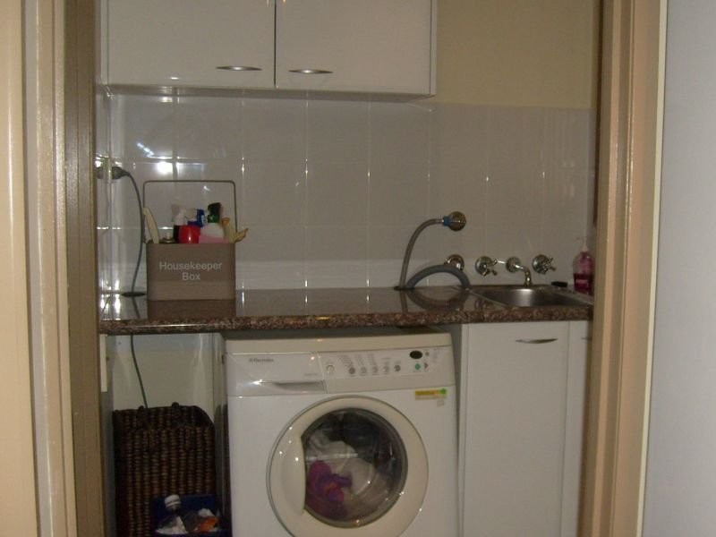 1/165 Olsen Avenue, Labrador QLD 4215