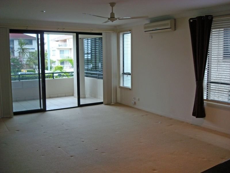1/9 Rosewood Avenue, Broadbeach QLD 4218