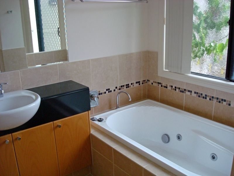 1/9 Rosewood Avenue, Broadbeach QLD 4218