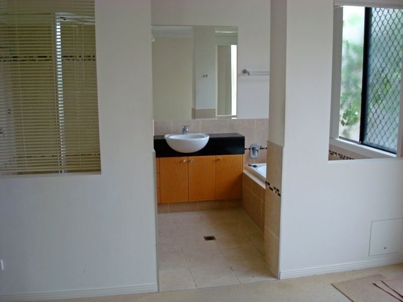 1/9 Rosewood Avenue, Broadbeach QLD 4218
