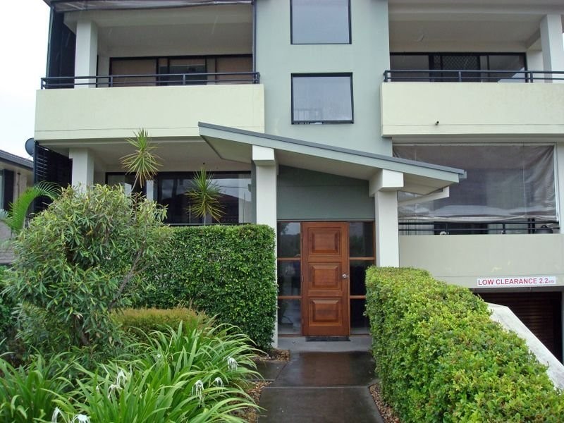 1/9 Rosewood Avenue, Broadbeach QLD 4218