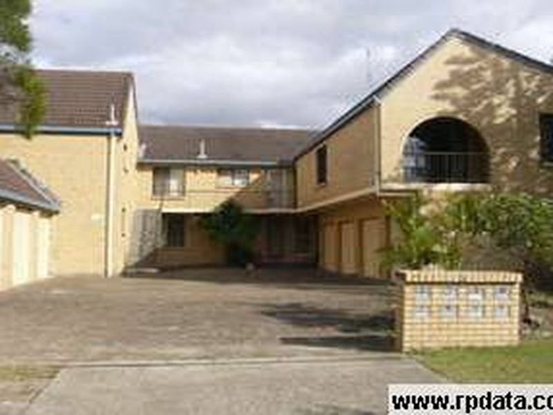 2/5 Christina Court, Mermaid Waters QLD 4218