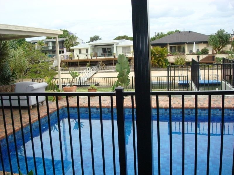 8 Bahia Court, Broadbeach Waters QLD 4218