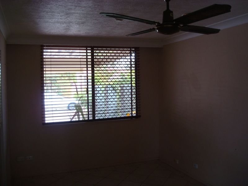 8 Bahia Court, Broadbeach Waters QLD 4218