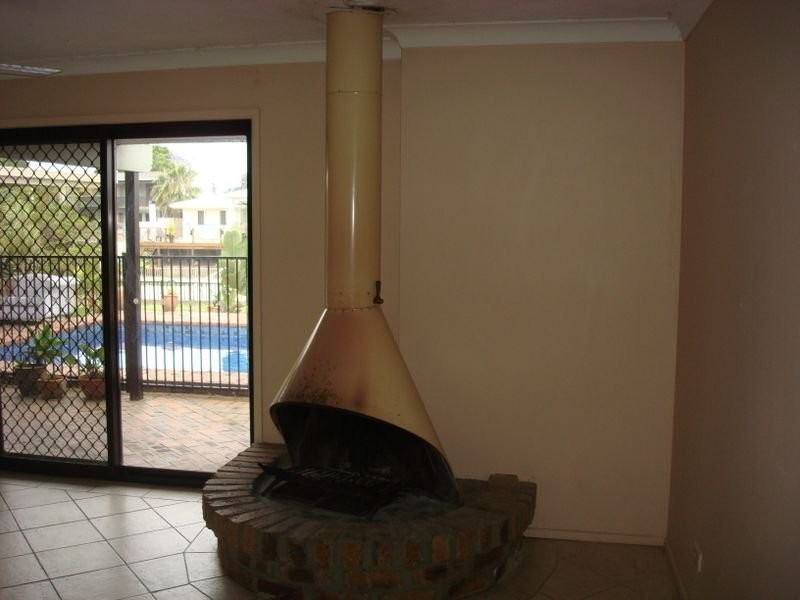 8 Bahia Court, Broadbeach Waters QLD 4218