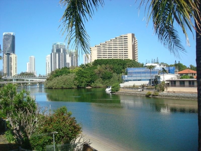 Unit 3/15 Miami Key, Broadbeach Waters QLD 4218